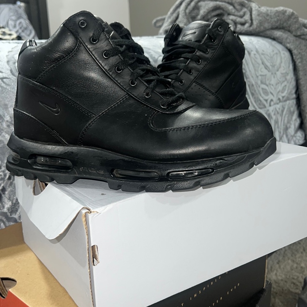 Nike boot size 11 men